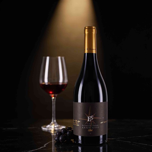Flasche Ellermann-Spiegel Rotwein-Cuvée ANNO XXII Goldkapsel